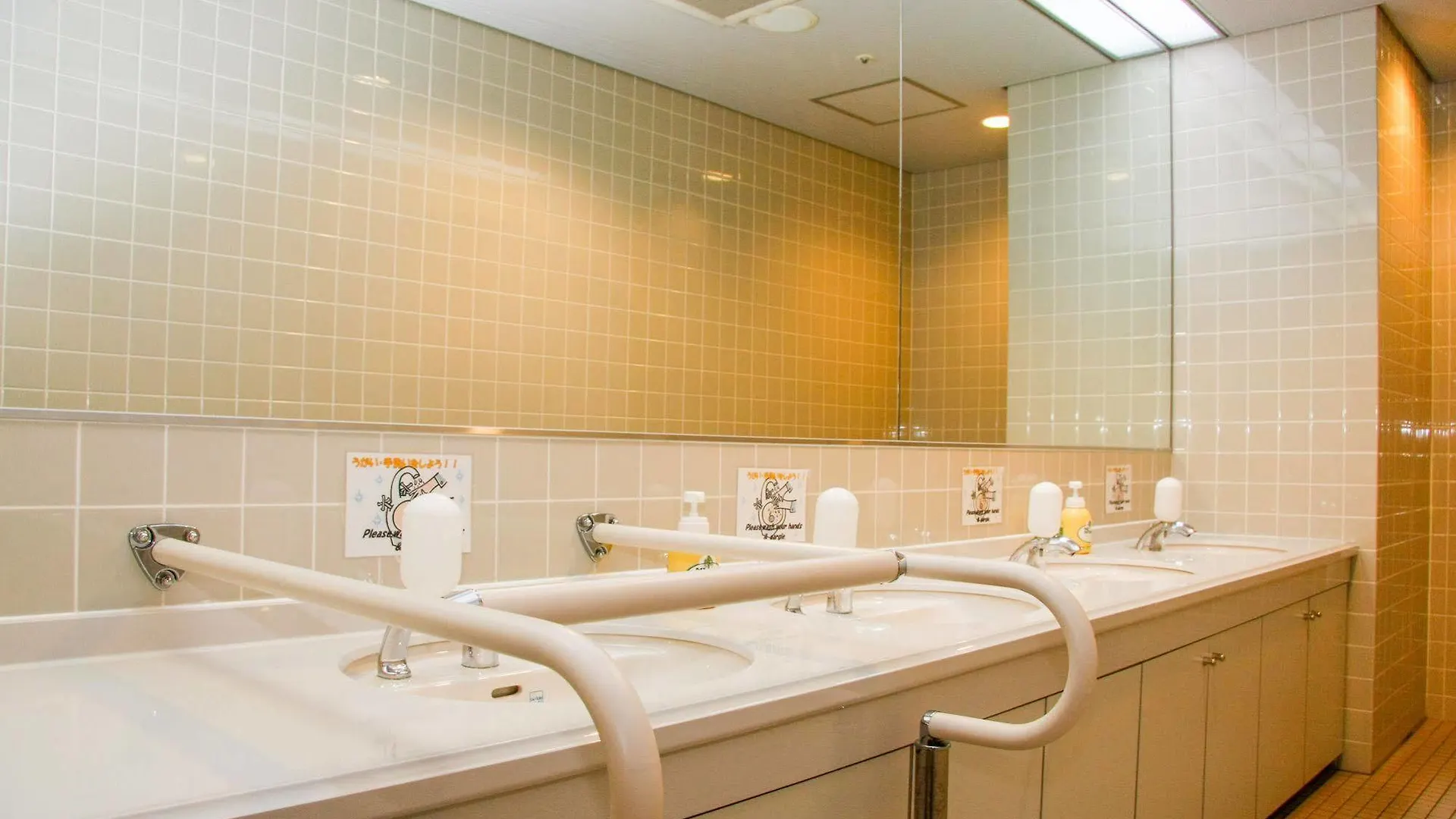 Shin-Osaka Youth Hostel
