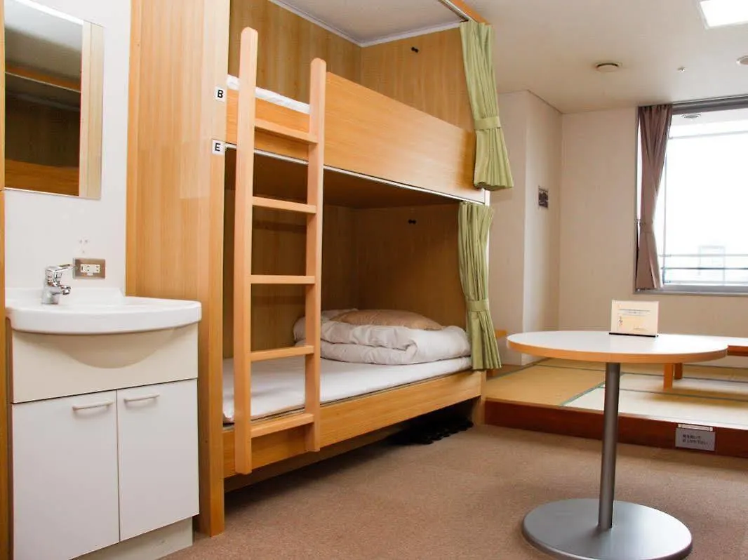 Shin-Osaka Youth Hostel יפן