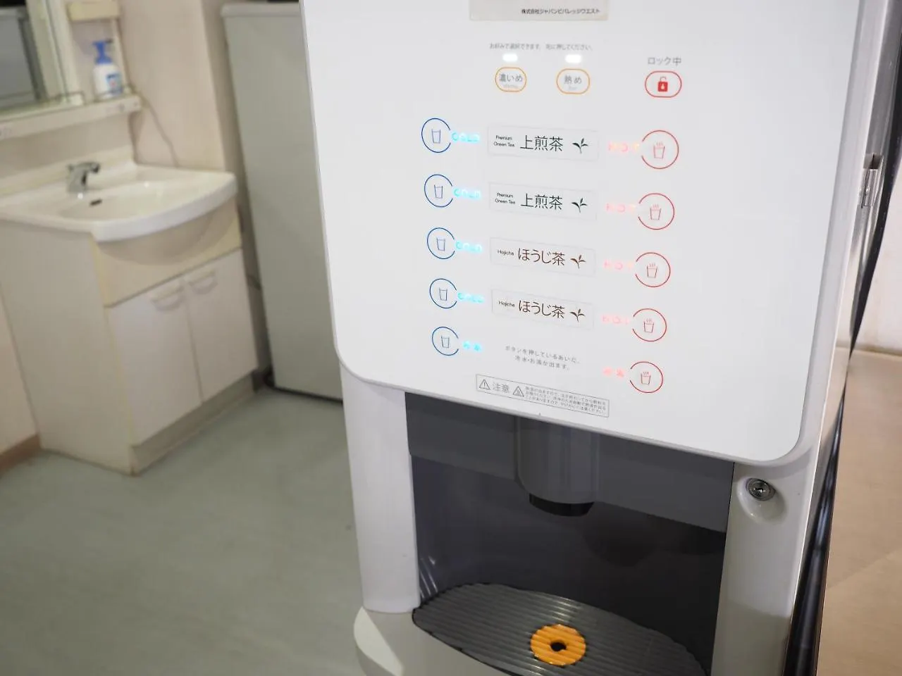 Shin-Osaka Youth Hostel 0*, אוסקה יפן